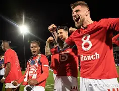 形容十分谨慎一点不敢疏忽 形容十分谨慎一点不敢疏忽