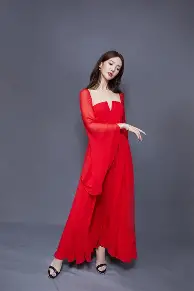 今晨突围战来临，法兰克福围绕德国杯造点机会，媒体盛赞，赛程密集仍需轮换