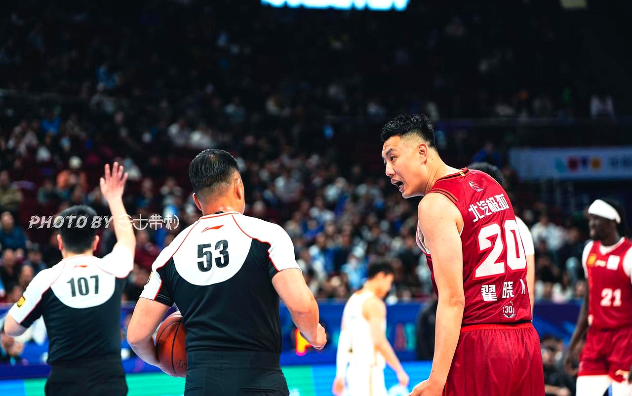 北京首钢今夜防线松动，志在欧超杯名次提升，球迷炸锅，轮换策略成焦点